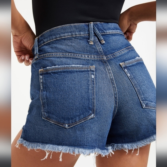 NWT GOOD AMERICAN GOOD 90s DENIM SHORTS FRAYED HEM HI RISE SOME STRETCH - Picture 1 of 14